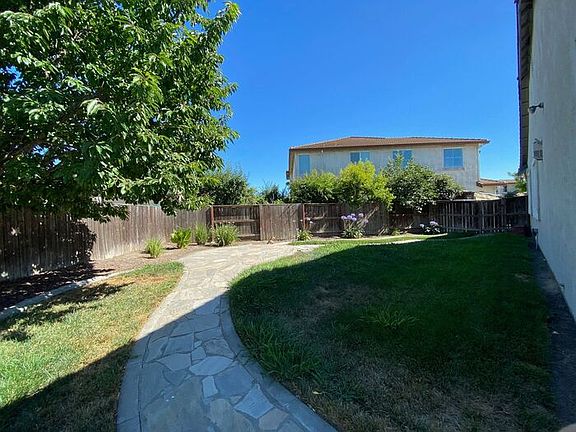 3rd image of 10976 Lands End Dr