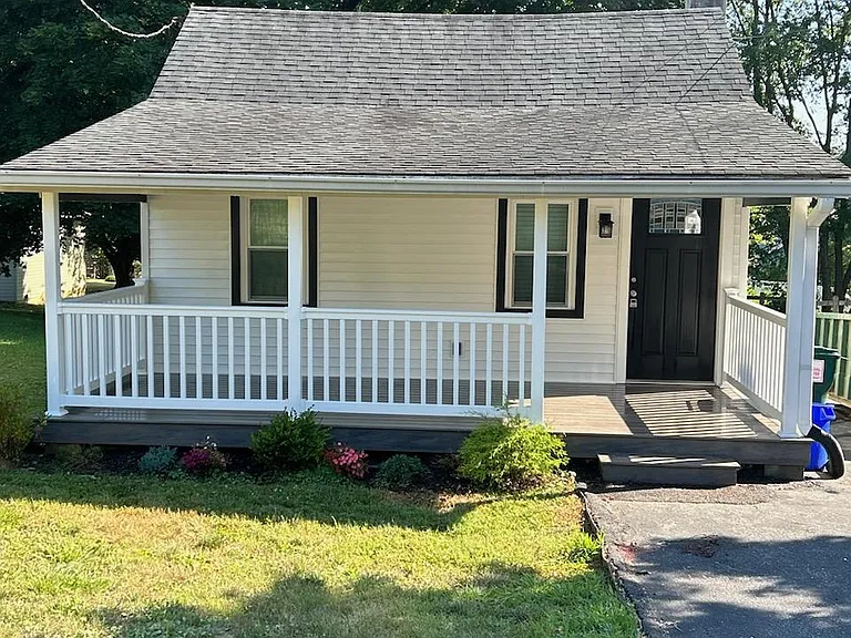 204 Highland Ave — Photo 1