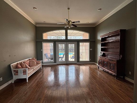 3rd image of 1016 Foley St