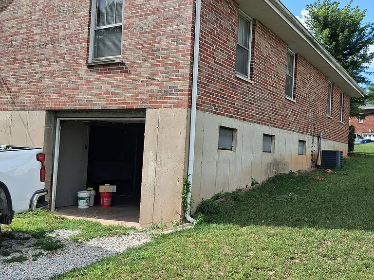705 W Kelley St — Photo 20