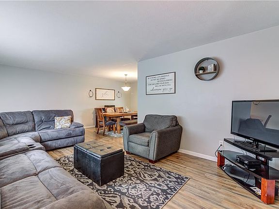 5th image of 28847 Lynhaven Dr