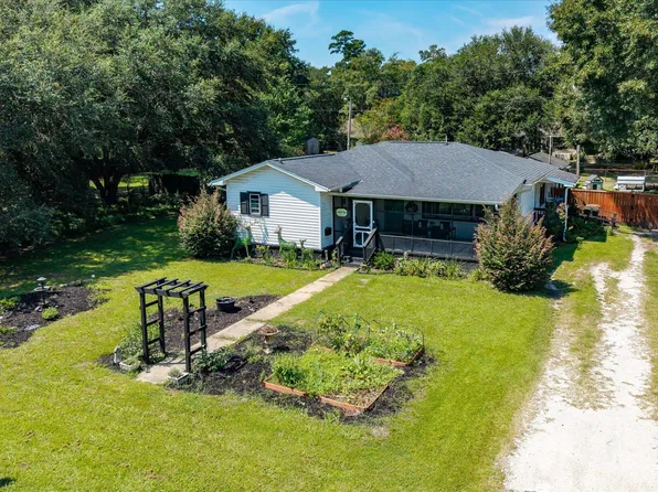 207 High Hill Dr, Moncks Corner, SC 29461