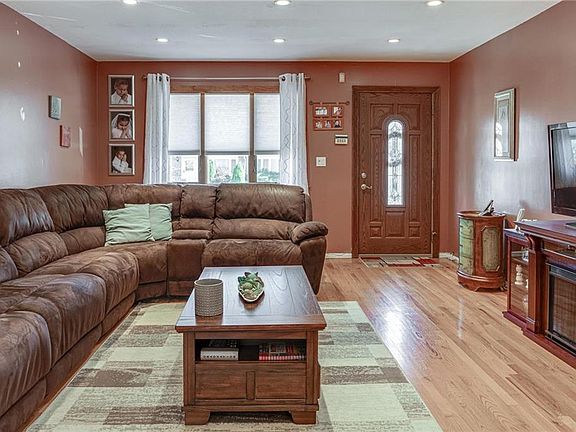 4th image of 368 Montreal Ave