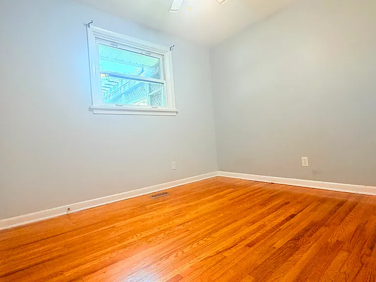 78 Massey Cres — Photo 11