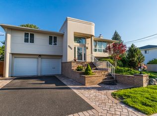 1794 Cynthia Ln, Merrick, NY 11566