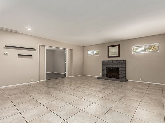 4th image of 105 E Manhatton Dr