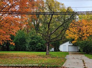 712 N Clinton Ave, Saint Johns, MI 48879