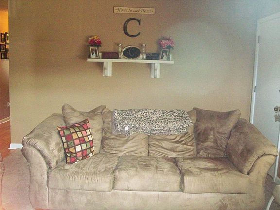 2nd image of 512 Rose Hill Dr