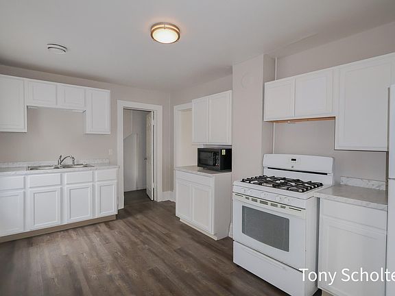 3rd image of 1351 Broadway Ave NW