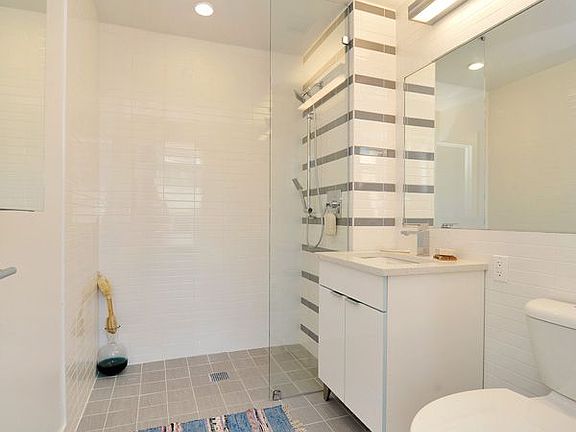5th image of 21 E 1st St APT 1005