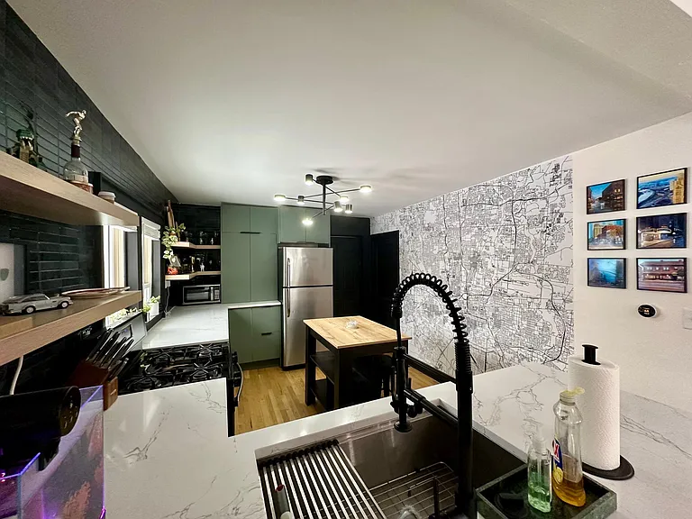 1162 Summit St — Photo 8