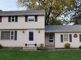 160 Viennawood Dr, Rochester, NY 14618