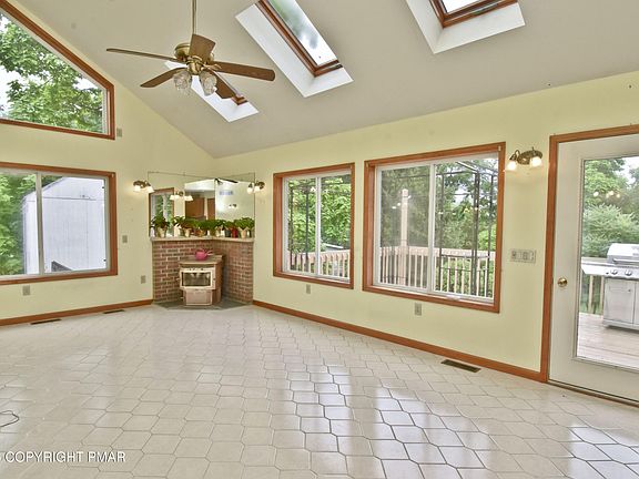 3rd image of 182 Frantz Rd