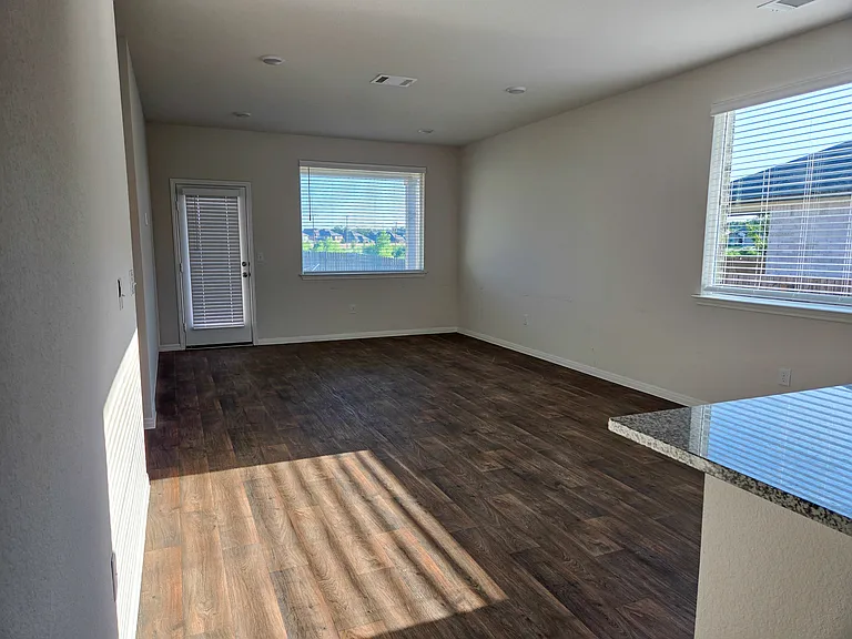 109 Brody Ln — Photo 17