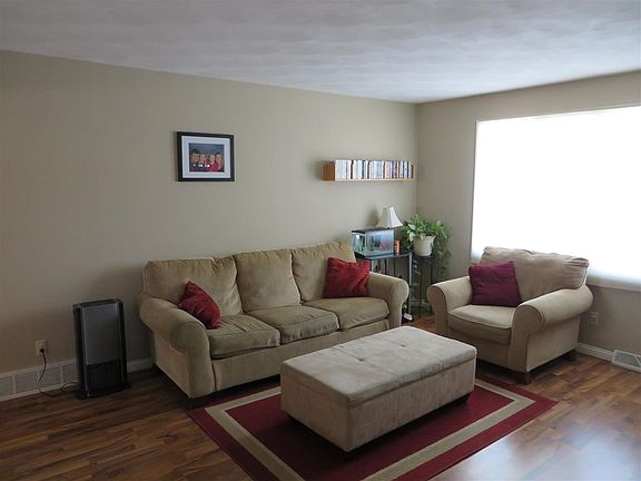 4th image of 2504-2506 N Lexington Dr