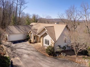 402 Claremont Dr, Flat Rock, NC 28731