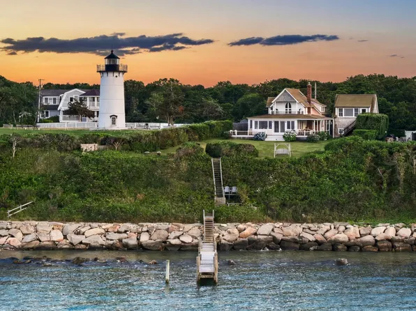 233 E Chop Dr, Oak Bluffs, MA 02557