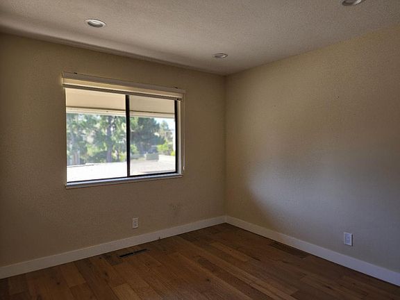5th image of 889 Carina Ln
