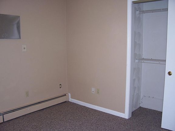 Bedroom that measures 10X10 will not accommodate a king bed