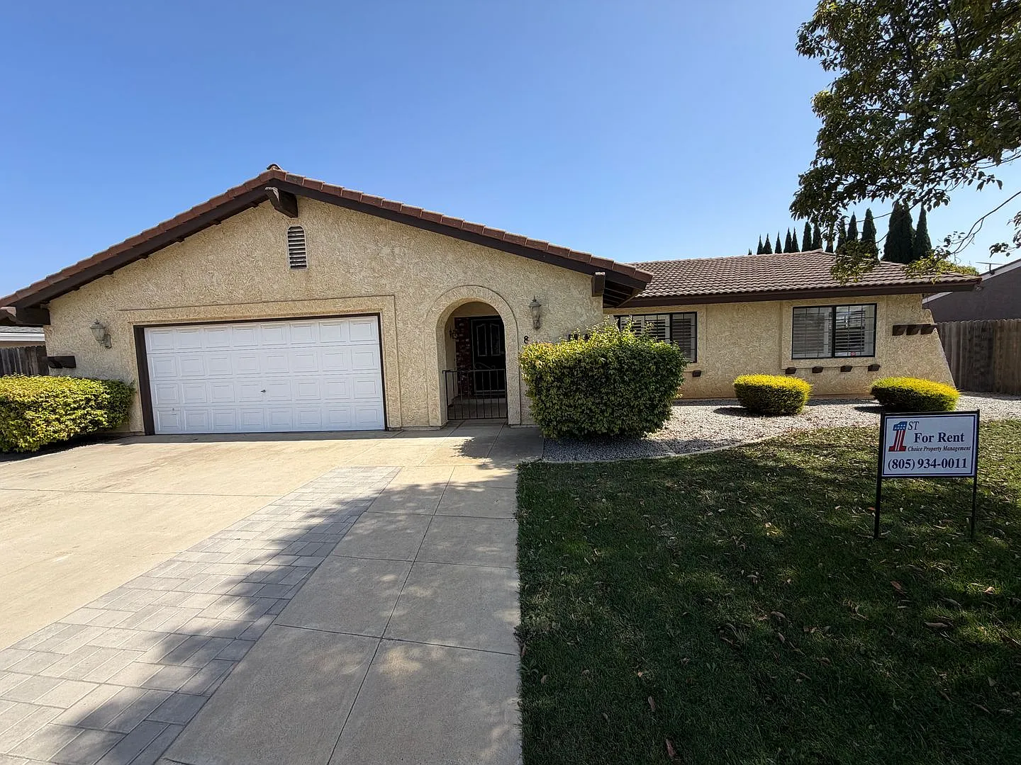 818 Harrison Drive -- 3 Bedroom, 2 Bathroom North-East Santa Maria Custom Home — Photo 2