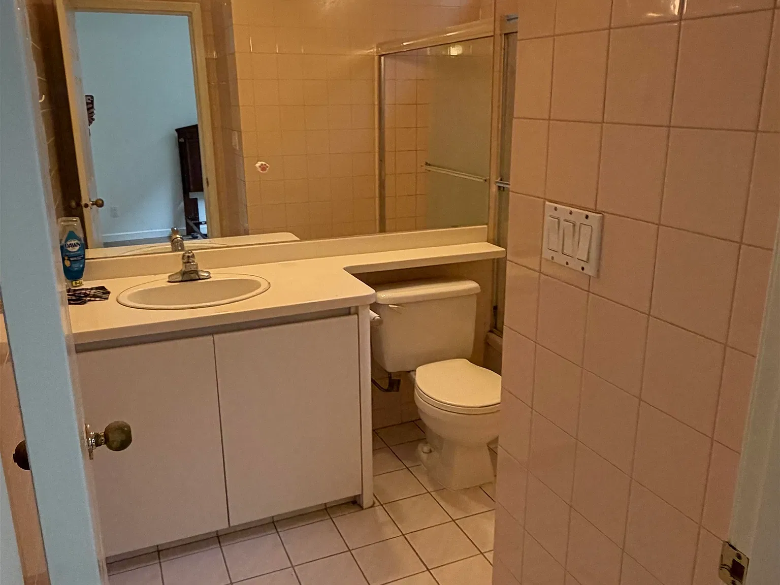 2 bed, 1000 sqft, $2,200 — Photo 2