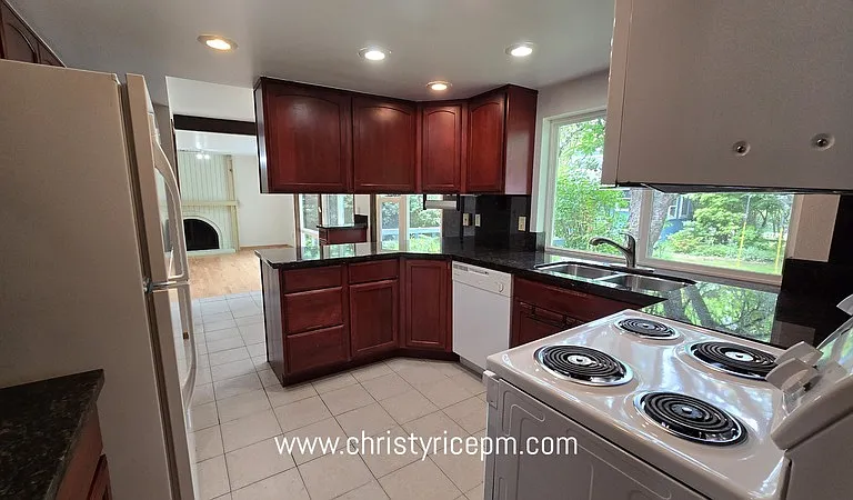 15406 SE 46th Way — Photo 10