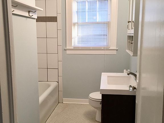 Tile tub/shower bath.