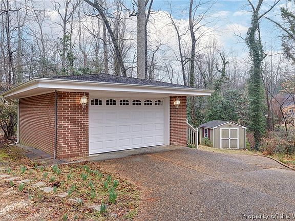 4th image of 136 Mill Neck Rd