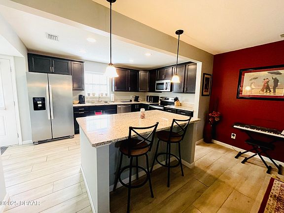 3rd image of 12 Oakwood Park