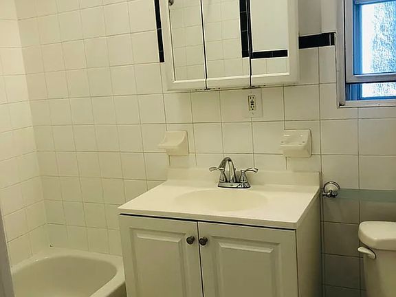 5th image of 10-11 48th Ave #3