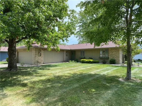 1825 McComb St, Charleston, IL 61920