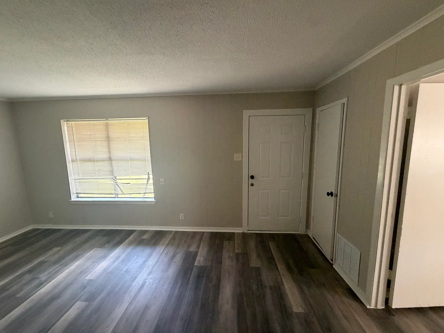 3 bed, 1125 sqft, $1,500 — Photo 2