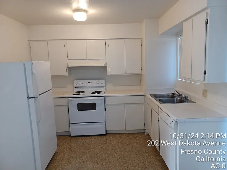 202 W Dakota Ave #113 — Photo 6