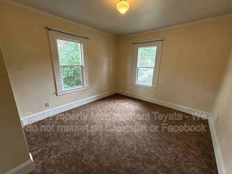 1405 Halleck St — Photo 20