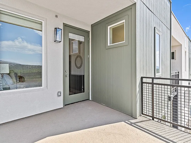 The Retreat Luxury Apartments — Photo 29
