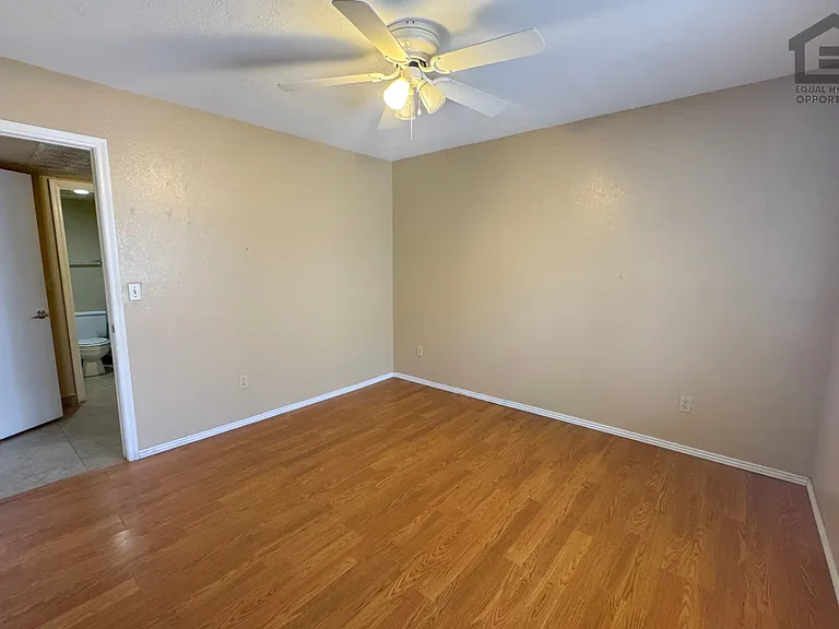 10610 S 48th St #1100 — Photo 23