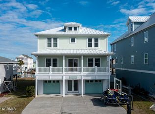 3022 3rd St, Surf City, NC 28445