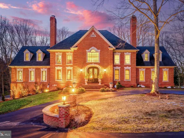 105 Interpromontory Rd, Great Falls, VA 22066