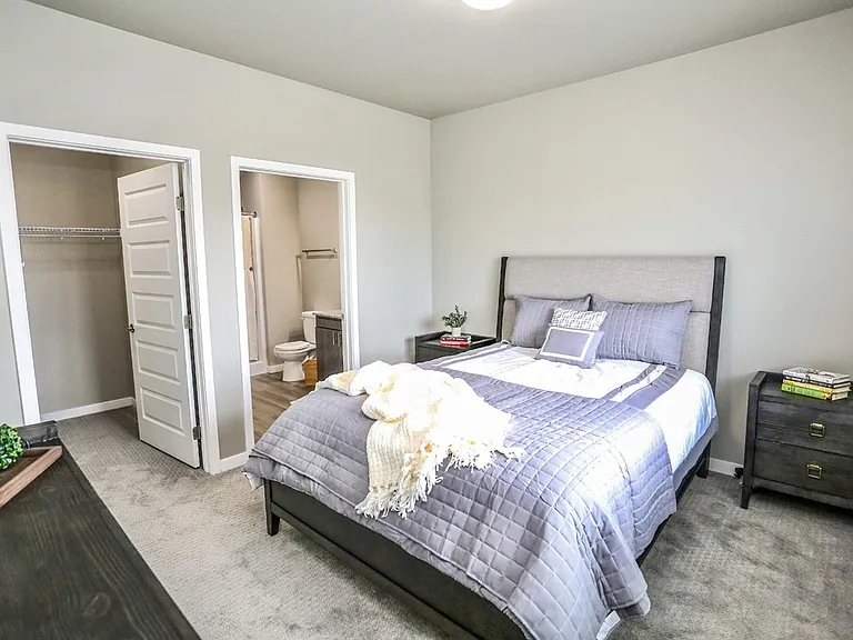 Dakota Estates — Photo 14