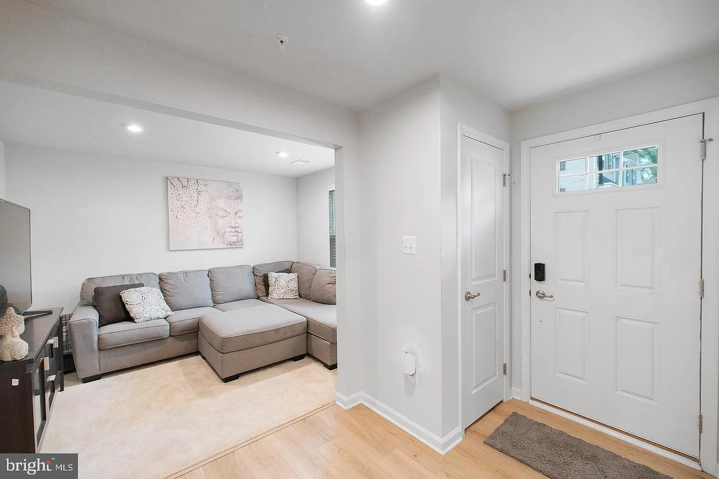 3 bed, 2.5 bath, 1720 sqft, $2,800 — Photo 2