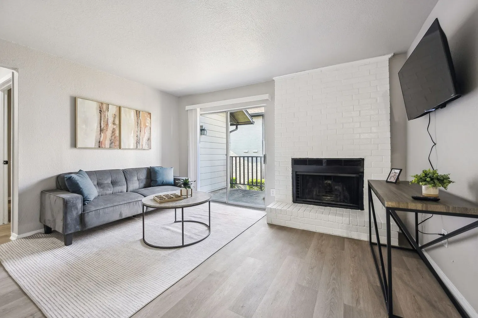 1 bed, 1.0 bath, 602 sqft, $3,300 — Photo 2