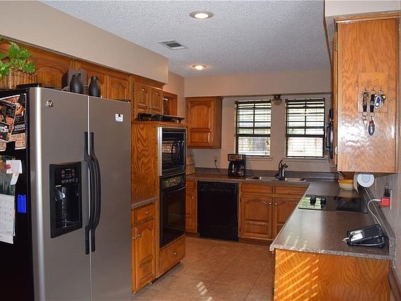 2nd image of 216 Pueblo Dr