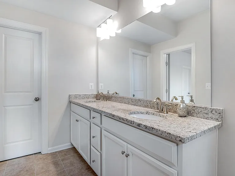 4725 Cherokee St — Photo 28