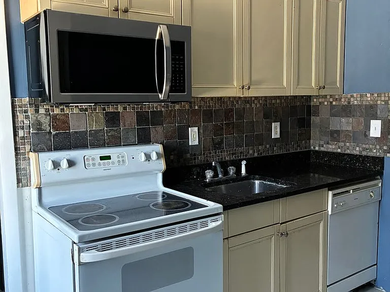 17 Pearl St #1-3 — Photo 1