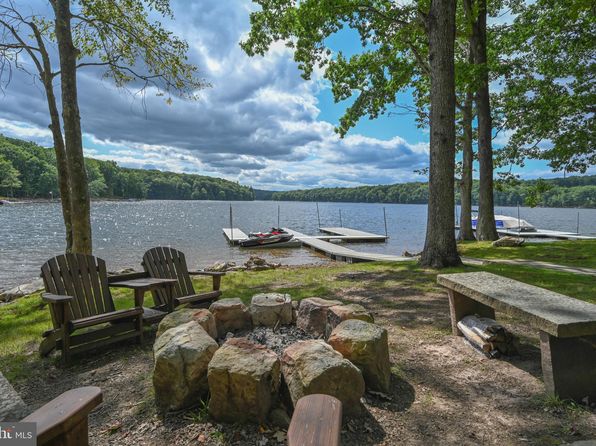 1931 Lake Shore Dr, Oakland, MD 21550