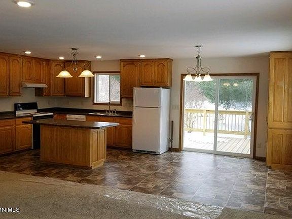 4th image of 40708 Portage Cir