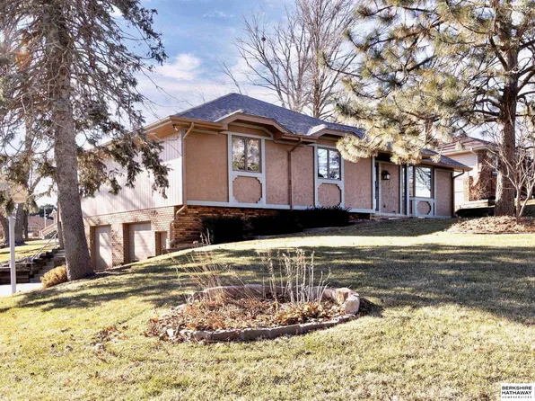 5603 T St, Omaha, NE 68117