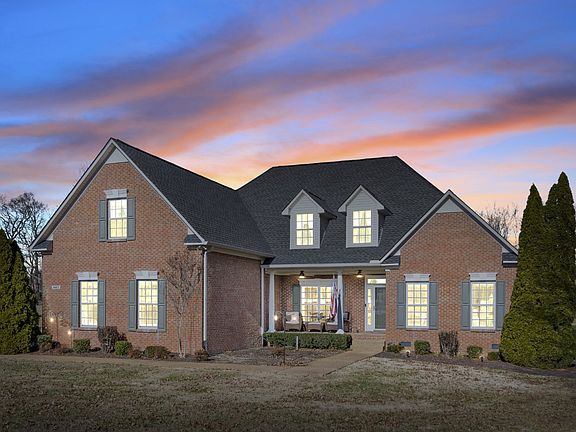 2nd image of 1425 Caroline Ct