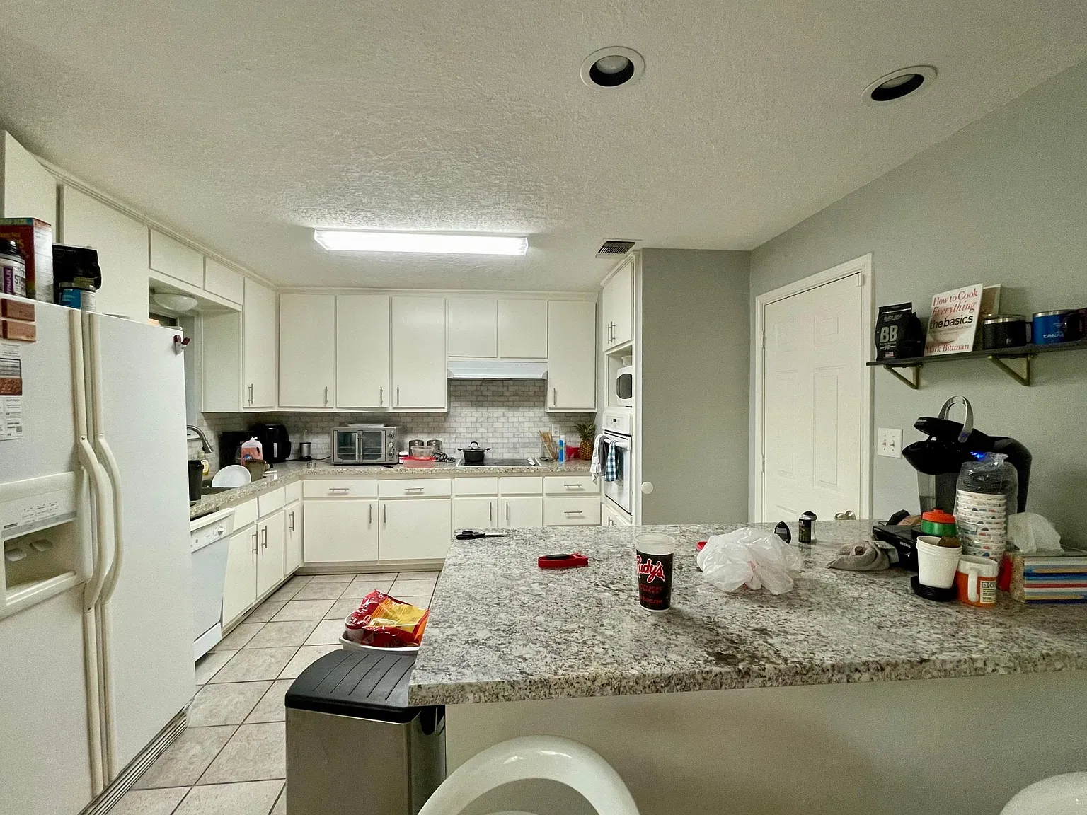 5 bed, 2177 sqft, $3,200 — Photo 4