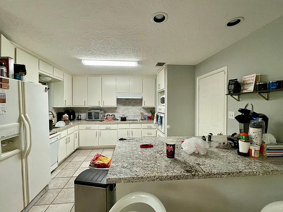 4th image of 1200 Merry Oaks Dr